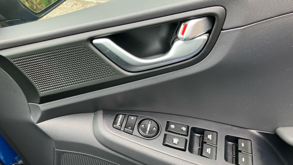 Hyundai IONIQ 1.6 GDi Hybrid Premium 5dr DCT Hybrid Hatchback - Image 38