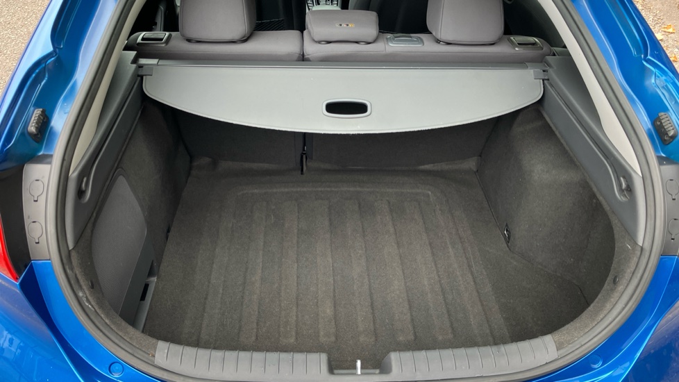 Hyundai IONIQ 1.6 GDi Hybrid Premium 5dr DCT Hybrid Hatchback - Image 45