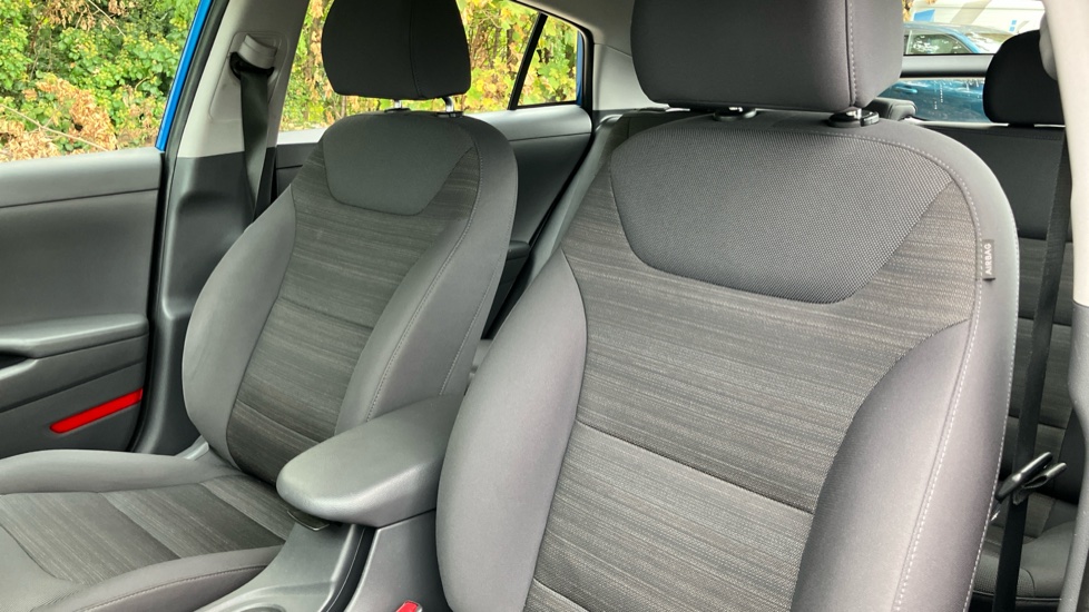Hyundai IONIQ 1.6 GDi Hybrid Premium 5dr DCT Hybrid Hatchback - Image 48
