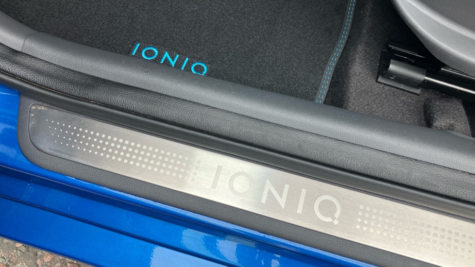 Hyundai IONIQ 1.6 GDi Hybrid Premium 5dr DCT Hybrid Hatchback - Image 49