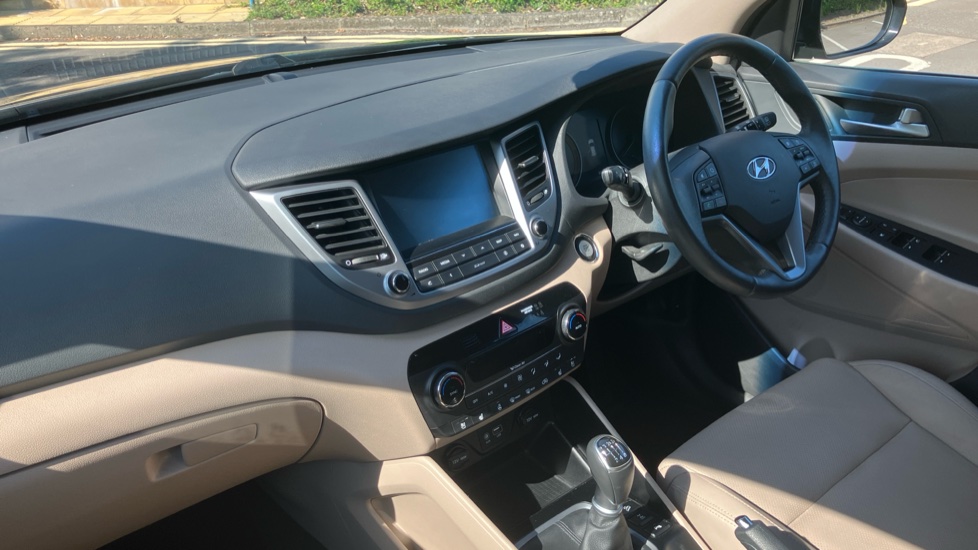 Hyundai TUCSON 2.0 CRDi Premium SE 5dr Diesel Estate - Image 9