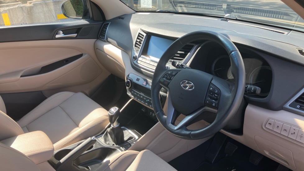 Hyundai TUCSON 2.0 CRDi Premium SE 5dr Diesel Estate - Image 11