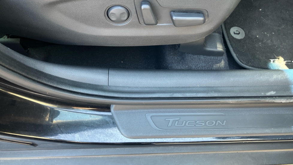 Hyundai TUCSON 2.0 CRDi Premium SE 5dr Diesel Estate - Image 38