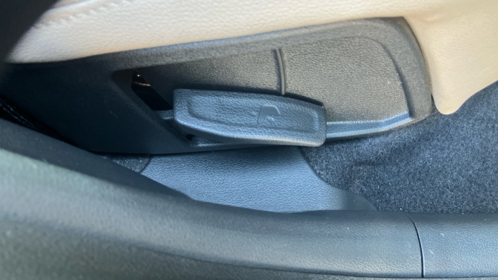 Hyundai TUCSON 2.0 CRDi Premium SE 5dr Diesel Estate - Image 45
