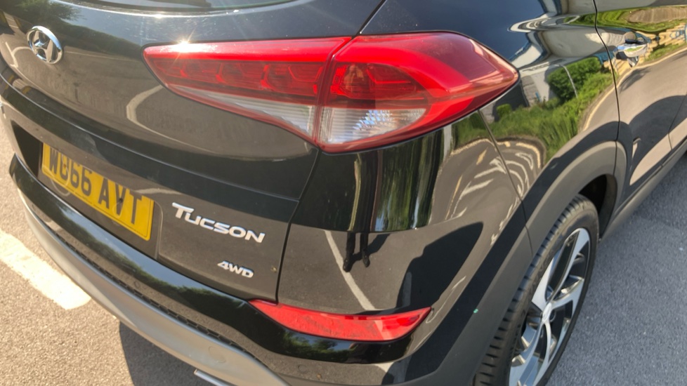 Hyundai TUCSON 2.0 CRDi Premium SE 5dr Diesel Estate - Image 51