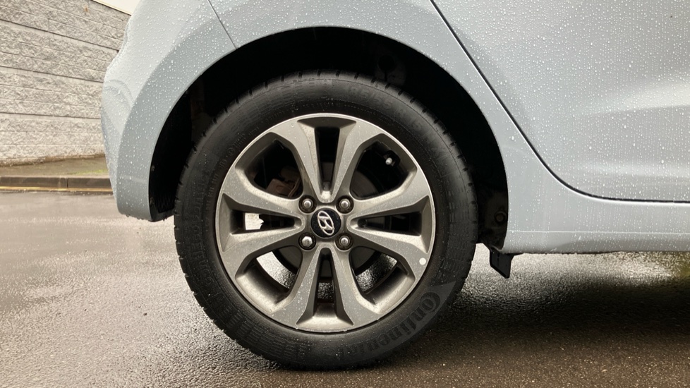 Hyundai i10 1.0 Play 5dr Petrol Hatchback - Image 7