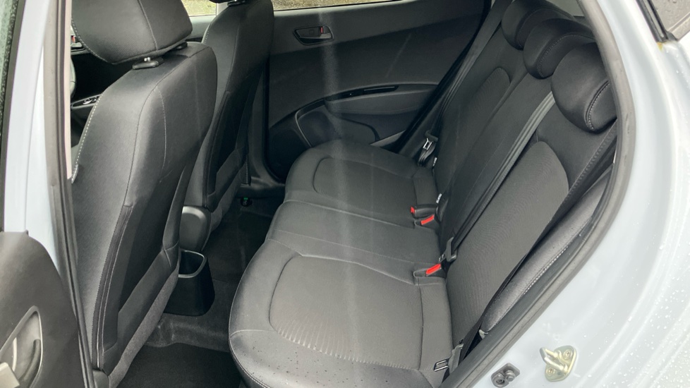 Hyundai i10 1.0 Play 5dr Petrol Hatchback - Image 16