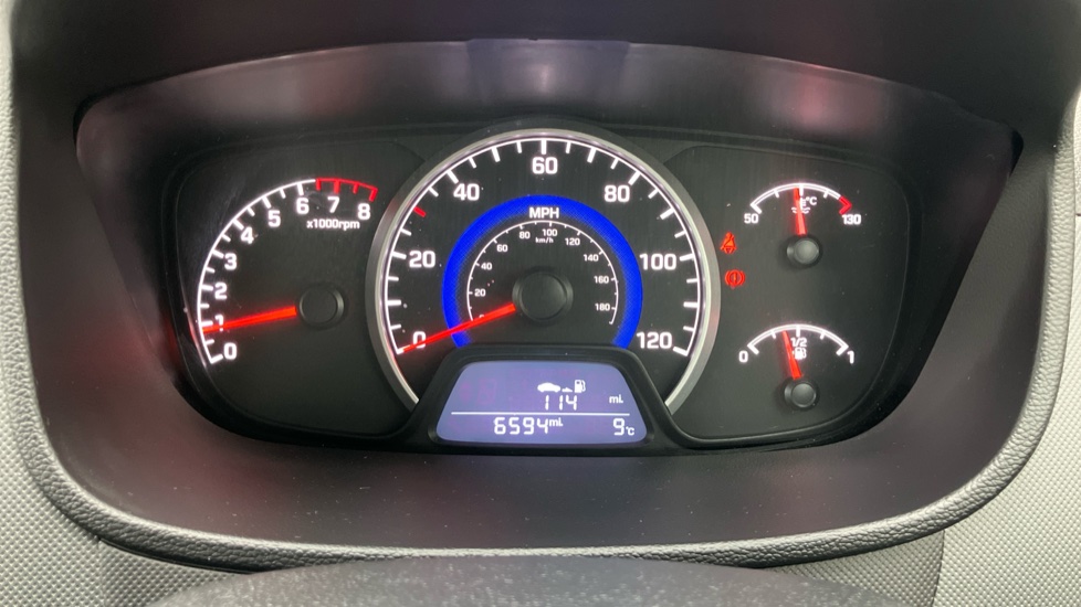 Hyundai i10 1.0 Play 5dr Petrol Hatchback - Image 18