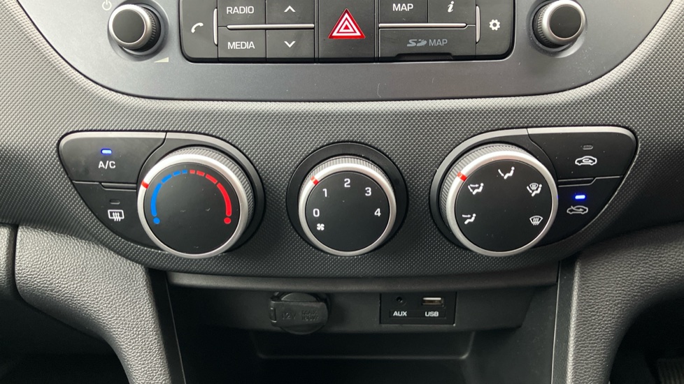 Hyundai i10 1.0 Play 5dr Petrol Hatchback - Image 28