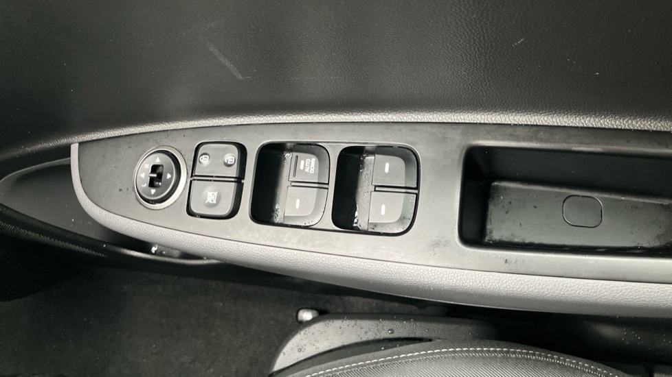 Hyundai i10 1.0 Play 5dr Petrol Hatchback - Image 35