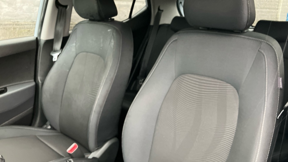 Hyundai i10 1.0 Play 5dr Petrol Hatchback - Image 41