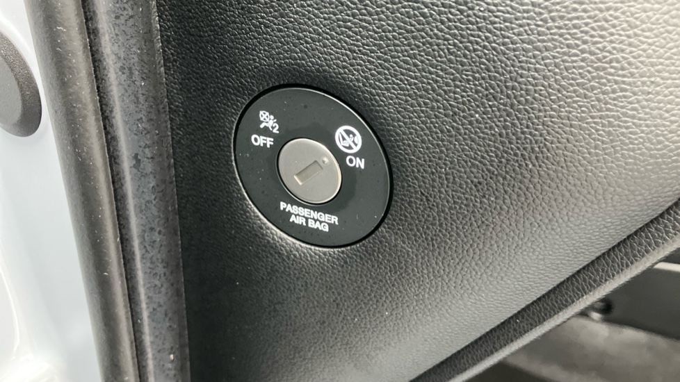 Hyundai i10 1.0 Play 5dr Petrol Hatchback - Image 43