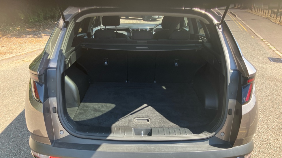 Hyundai TUCSON 1.6 TGDi Plug-in Hybrid Premium 5dr 4WD Auto Estate - Image 4