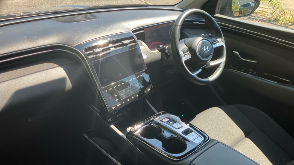 Hyundai TUCSON 1.6 TGDi Plug-in Hybrid Premium 5dr 4WD Auto Estate - Image 9