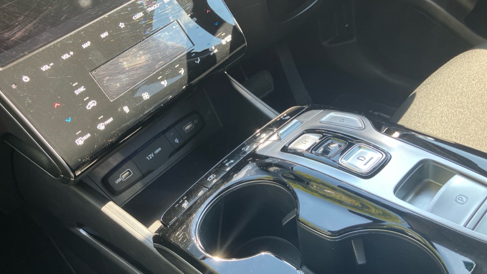 Hyundai TUCSON 1.6 TGDi Plug-in Hybrid Premium 5dr 4WD Auto Estate - Image 13