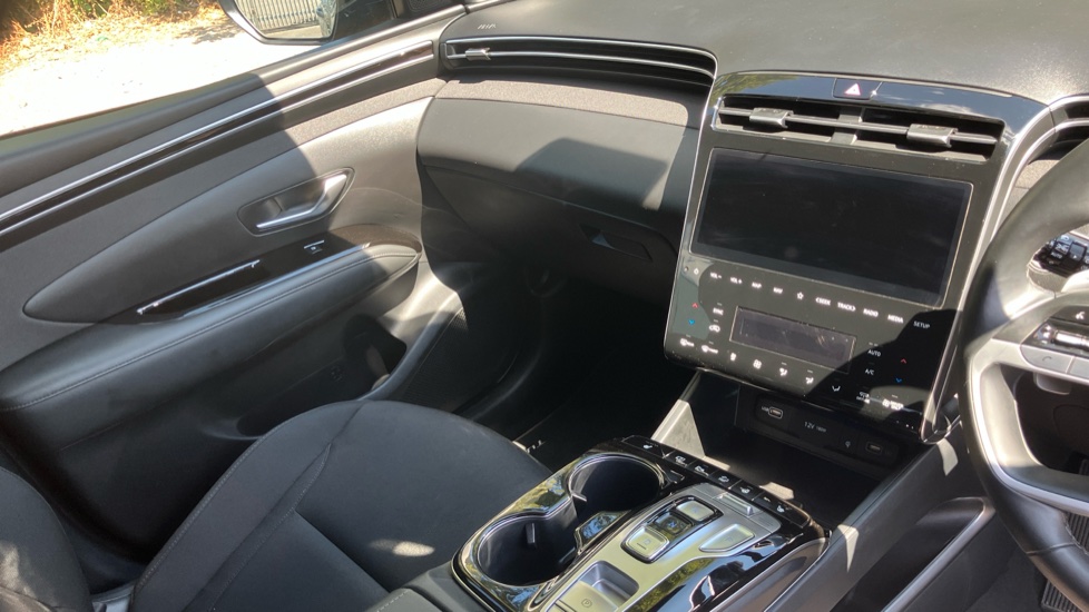 Hyundai TUCSON 1.6 TGDi Plug-in Hybrid Premium 5dr 4WD Auto Estate - Image 14