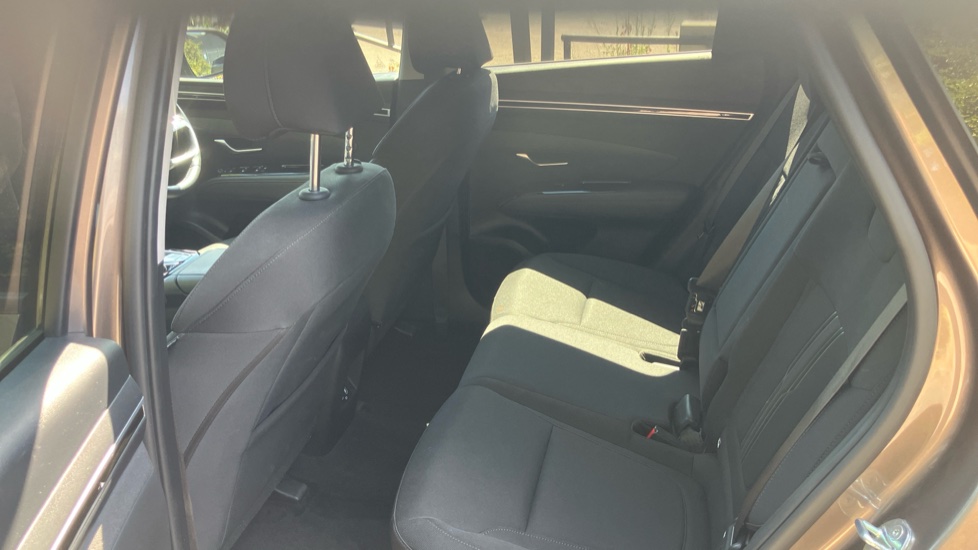 Hyundai TUCSON 1.6 TGDi Plug-in Hybrid Premium 5dr 4WD Auto Estate - Image 16