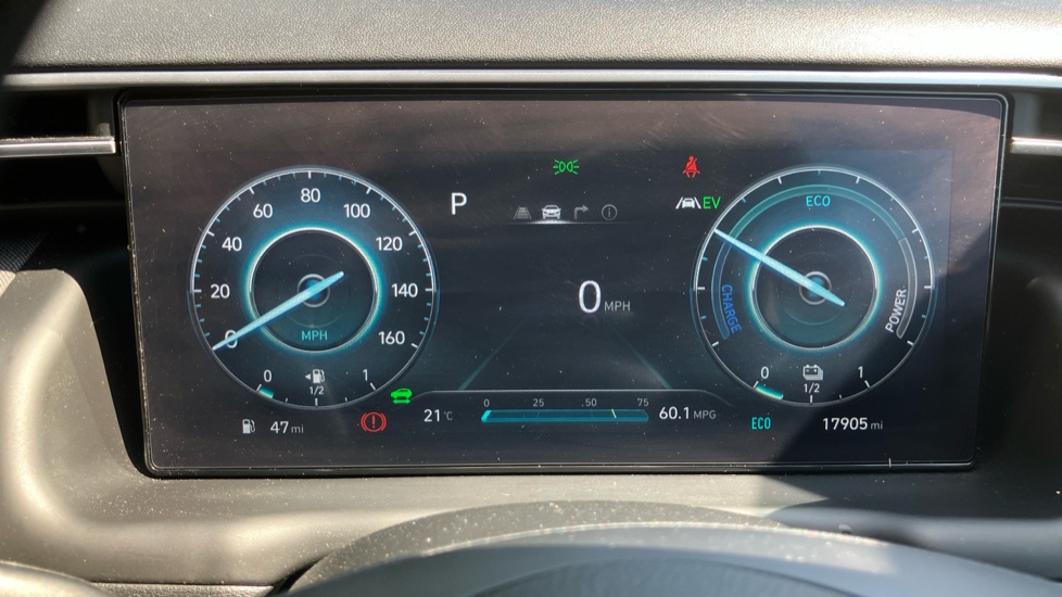 Hyundai TUCSON 1.6 TGDi Plug-in Hybrid Premium 5dr 4WD Auto Estate - Image 18