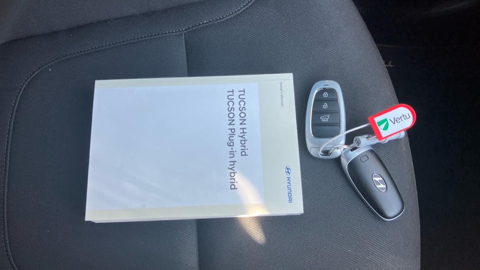 Hyundai TUCSON 1.6 TGDi Plug-in Hybrid Premium 5dr 4WD Auto Estate - Image 19