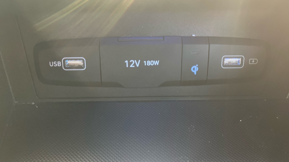 Hyundai TUCSON 1.6 TGDi Plug-in Hybrid Premium 5dr 4WD Auto Estate - Image 29