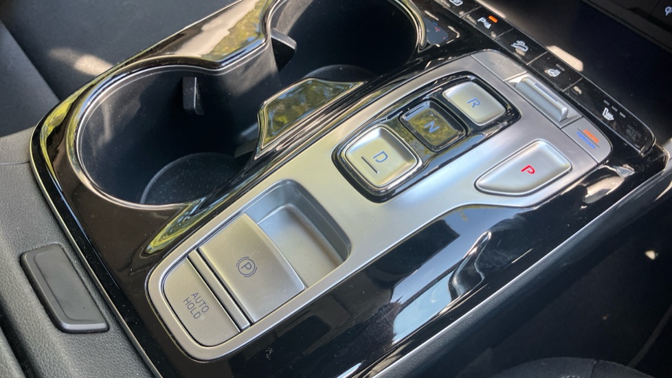 Hyundai TUCSON 1.6 TGDi Plug-in Hybrid Premium 5dr 4WD Auto Estate - Image 31