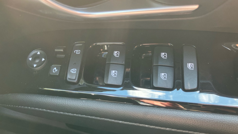 Hyundai TUCSON 1.6 TGDi Plug-in Hybrid Premium 5dr 4WD Auto Estate - Image 37