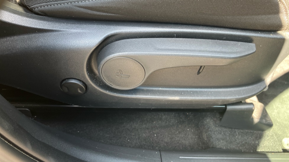 Hyundai TUCSON 1.6 TGDi Plug-in Hybrid Premium 5dr 4WD Auto Estate - Image 39