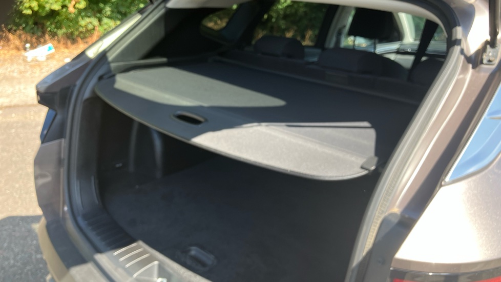 Hyundai TUCSON 1.6 TGDi Plug-in Hybrid Premium 5dr 4WD Auto Estate - Image 46