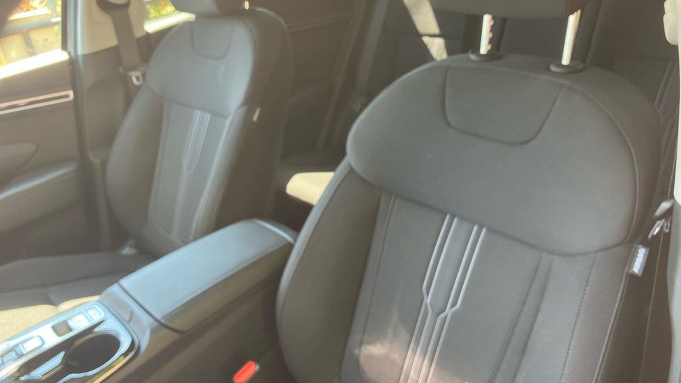 Hyundai TUCSON 1.6 TGDi Plug-in Hybrid Premium 5dr 4WD Auto Estate - Image 48