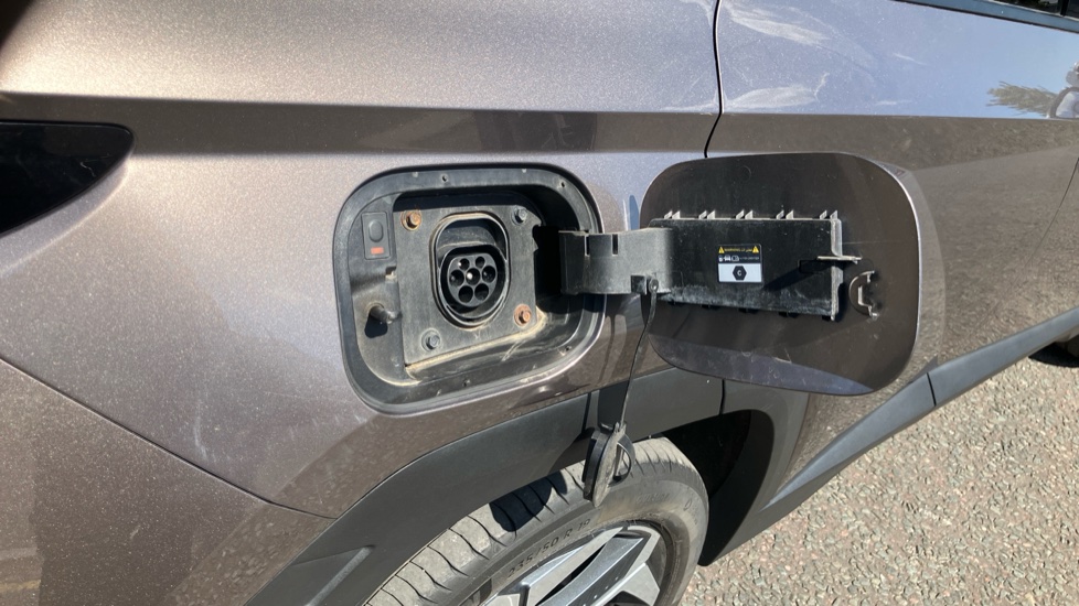 Hyundai TUCSON 1.6 TGDi Plug-in Hybrid Premium 5dr 4WD Auto Estate - Image 52