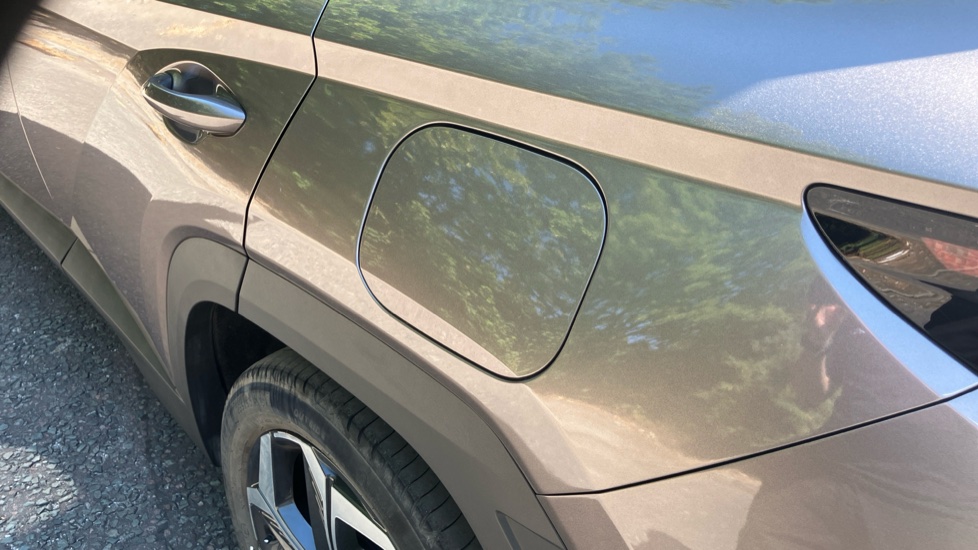 Hyundai TUCSON 1.6 TGDi Plug-in Hybrid Premium 5dr 4WD Auto Estate - Image 57