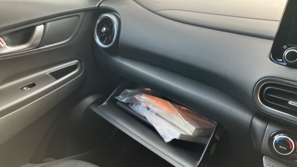 Hyundai KONA 1.6 GDi Hybrid Premium 5dr DCT Hybrid Hatchback - Image 32