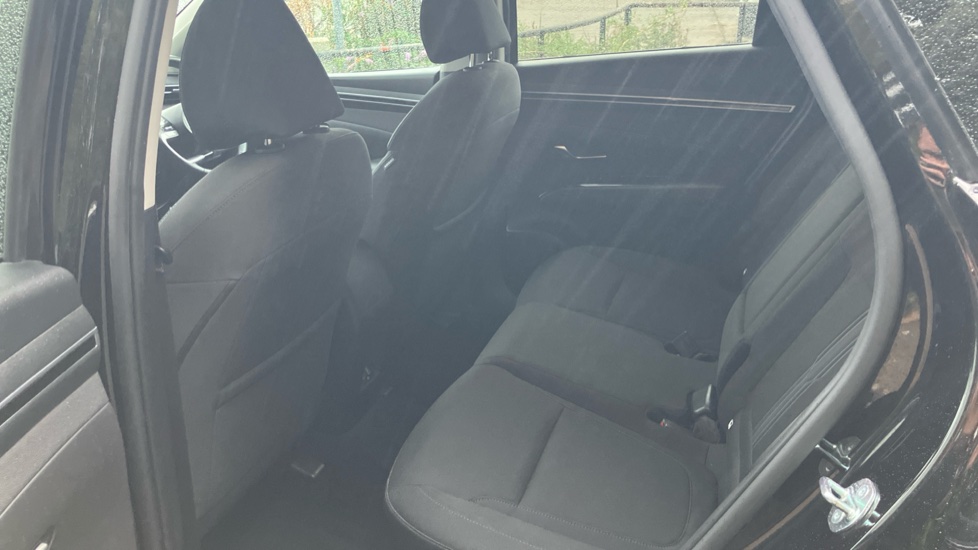 Hyundai TUCSON 1.6 TGDi 48V MHD Premium 5dr 2WD DCT Petrol Estate - Image 16