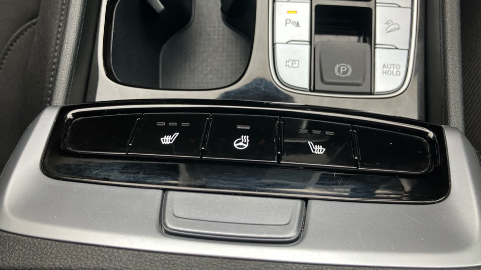 Hyundai TUCSON 1.6 TGDi 48V MHD Premium 5dr 2WD DCT Petrol Estate - Image 31