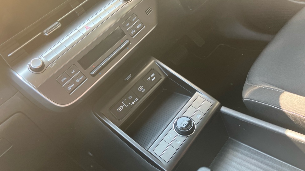 Hyundai KONA 1.6 GDi Hybrid Advance 5dr DCT Hybrid Hatchback - Image 13