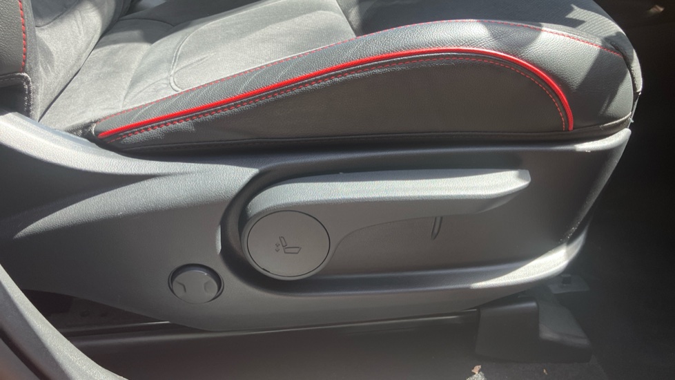 Hyundai TUCSON 1.6 TGDi Plug-in Hybrid N Line 5dr 4WD Auto Estate - Image 31