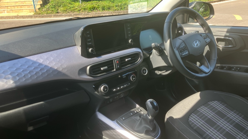 Hyundai i10 1.2 [79] Premium 5dr Auto [Nav] Petrol Hatchback - Image 9