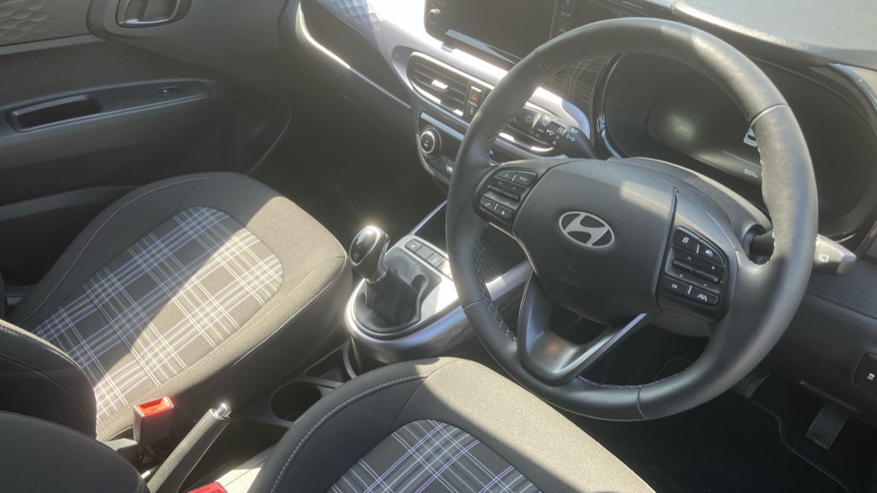 Hyundai i10 1.2 [79] Premium 5dr Auto [Nav] Petrol Hatchback - Image 11
