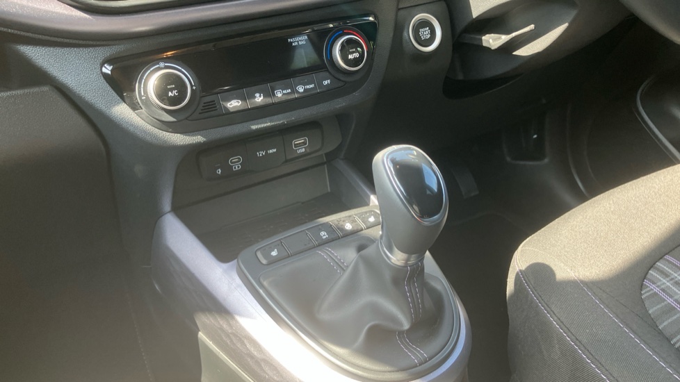Hyundai i10 1.2 [79] Premium 5dr Auto [Nav] Petrol Hatchback - Image 13