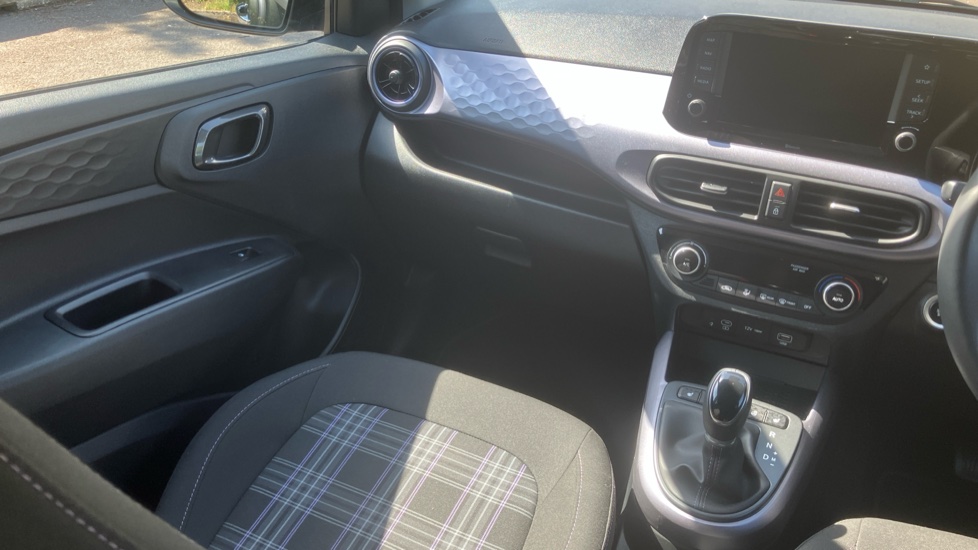Hyundai i10 1.2 [79] Premium 5dr Auto [Nav] Petrol Hatchback - Image 14