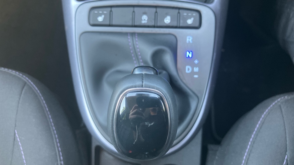 Hyundai i10 1.2 [79] Premium 5dr Auto [Nav] Petrol Hatchback - Image 28