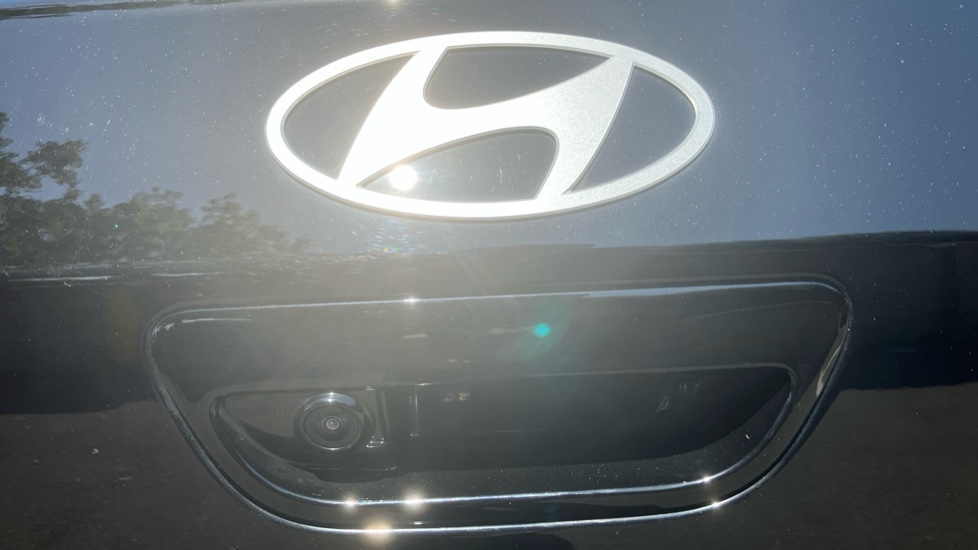 Hyundai i10 1.2 [79] Premium 5dr Auto [Nav] Petrol Hatchback - Image 42
