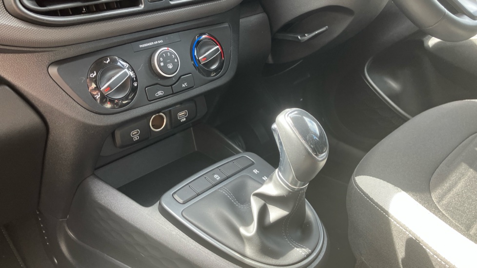 Hyundai i10 1.2 [79] Advance 5dr Auto [Nav] Petrol Hatchback - Image 13