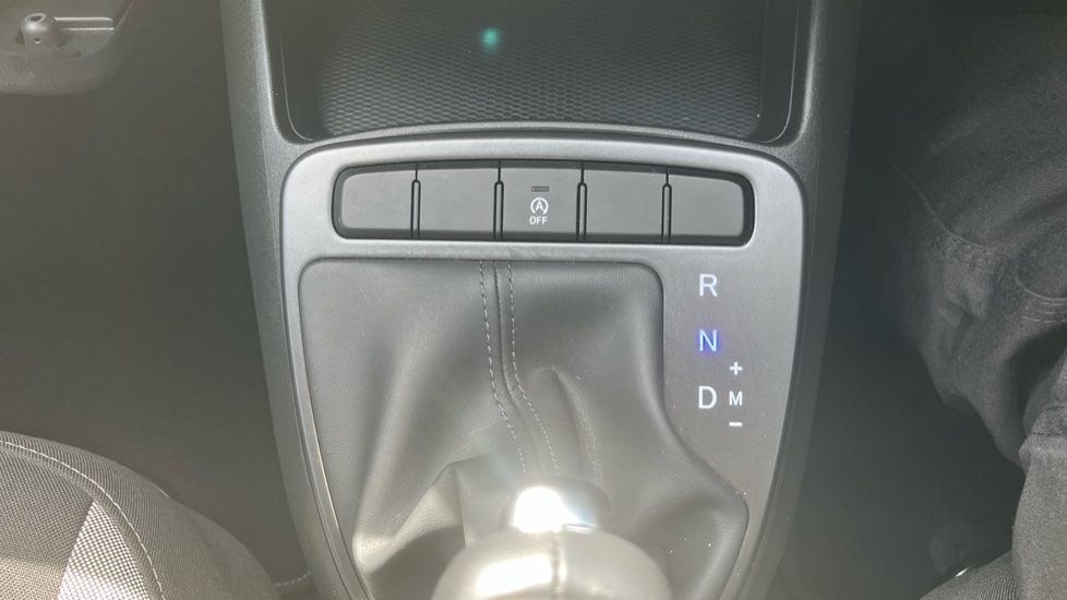 Hyundai i10 1.2 [79] Advance 5dr Auto [Nav] Petrol Hatchback - Image 28