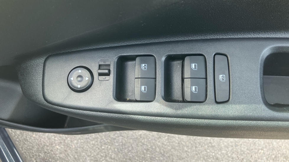 Hyundai i10 1.2 [79] Advance 5dr Auto [Nav] Petrol Hatchback - Image 31