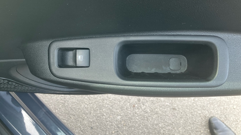 Hyundai i10 1.2 [79] Advance 5dr Auto [Nav] Petrol Hatchback - Image 35