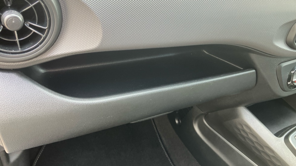 Hyundai i10 1.2 [79] Advance 5dr Auto [Nav] Petrol Hatchback - Image 40