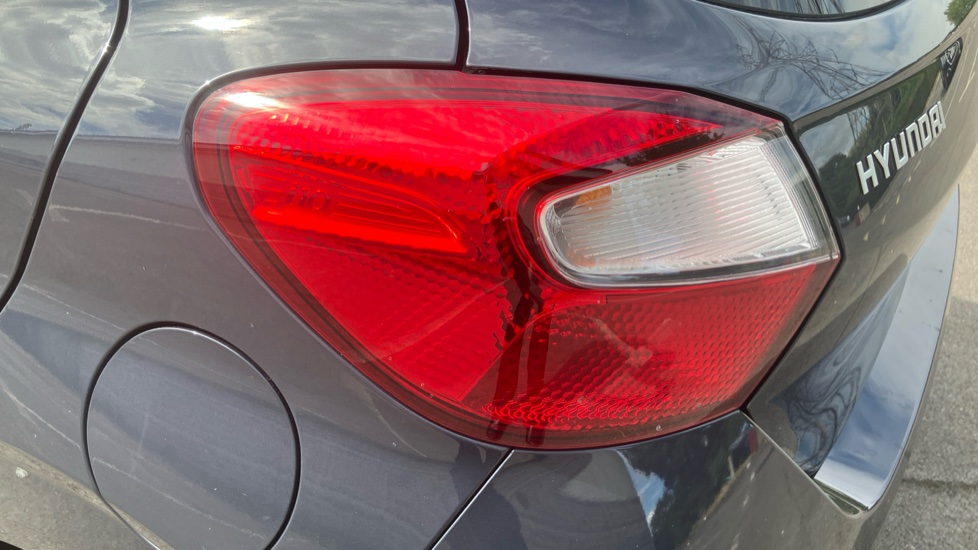 Hyundai i10 1.2 [79] Advance 5dr Auto [Nav] Petrol Hatchback - Image 45