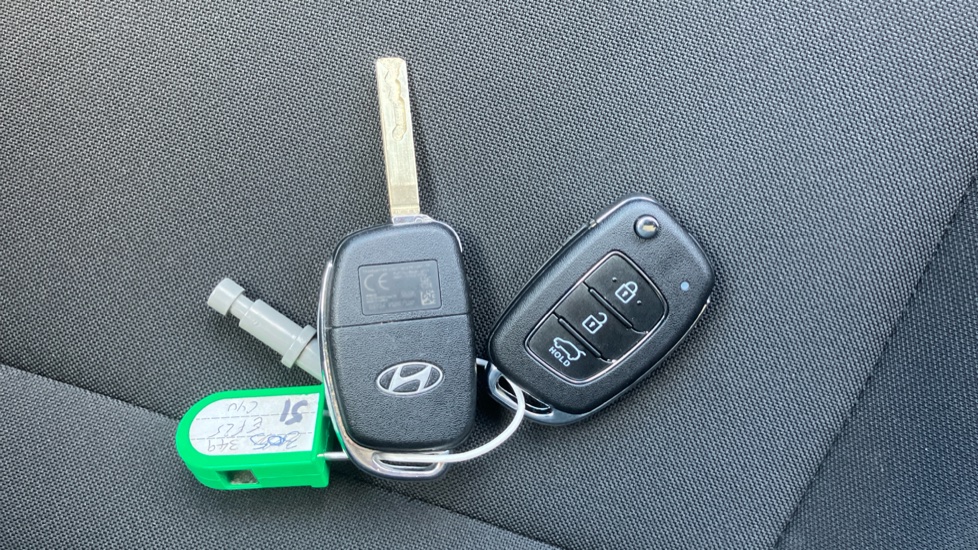 Hyundai i20 1.0T GDi Advance 5dr DCT Petrol Hatchback - Image 20
