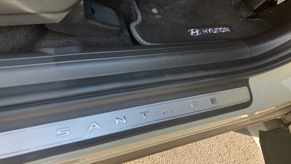 Hyundai SANTA FE 1.6 TGDi 239 Hybrid Ultimate 5dr Auto Hybrid Estate - Image 41